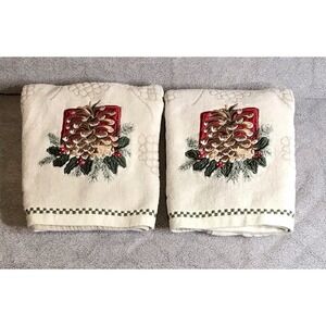 Holiday 2 pc Bath Towel Set Embroidered Christmas Pinecone